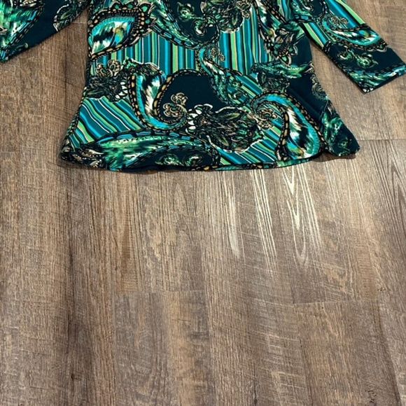 Onque Casuals Size Small Cowl Neck Top Sweater Green Paisley 3/4 Sleeves - Picture 4 of 7